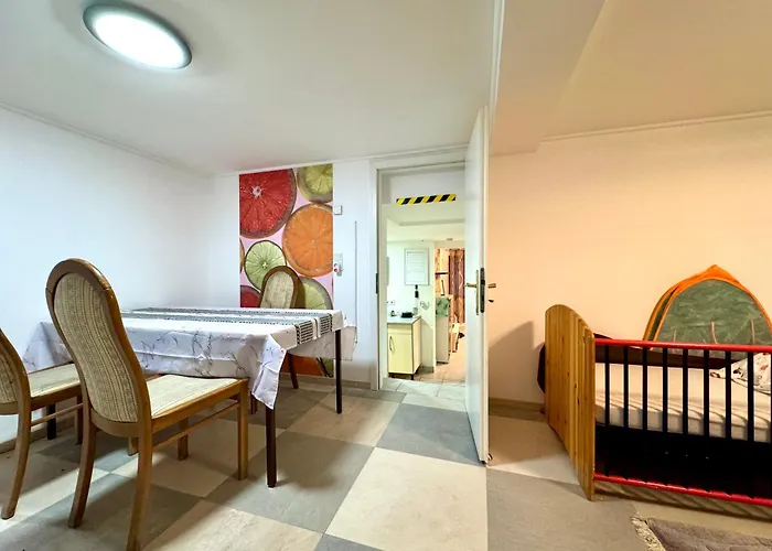 Charmante, Moeblierte Ferienwohnung Im Panda-Stil