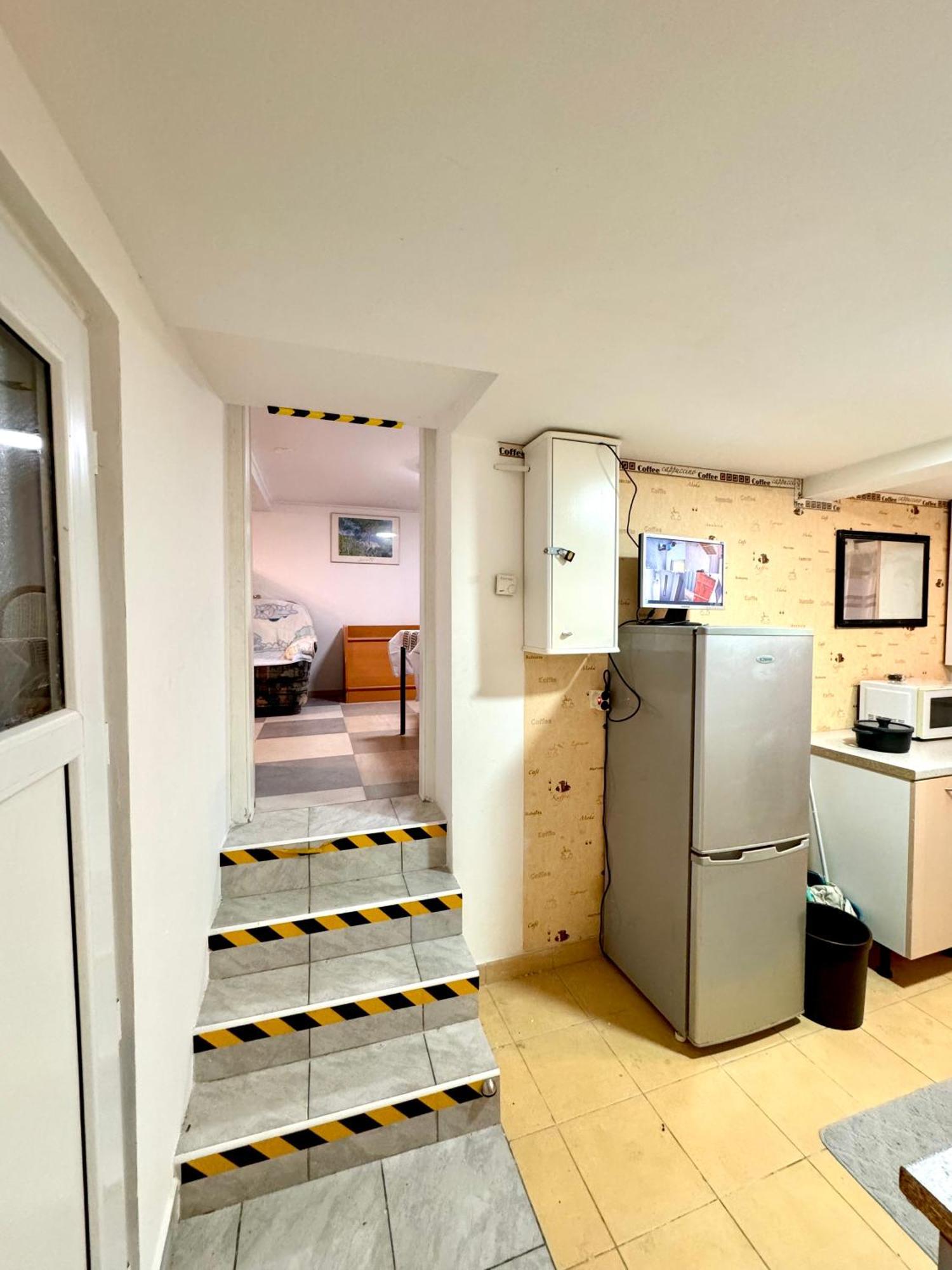 Apartment Charmante, Moeblierte Im Panda-stil