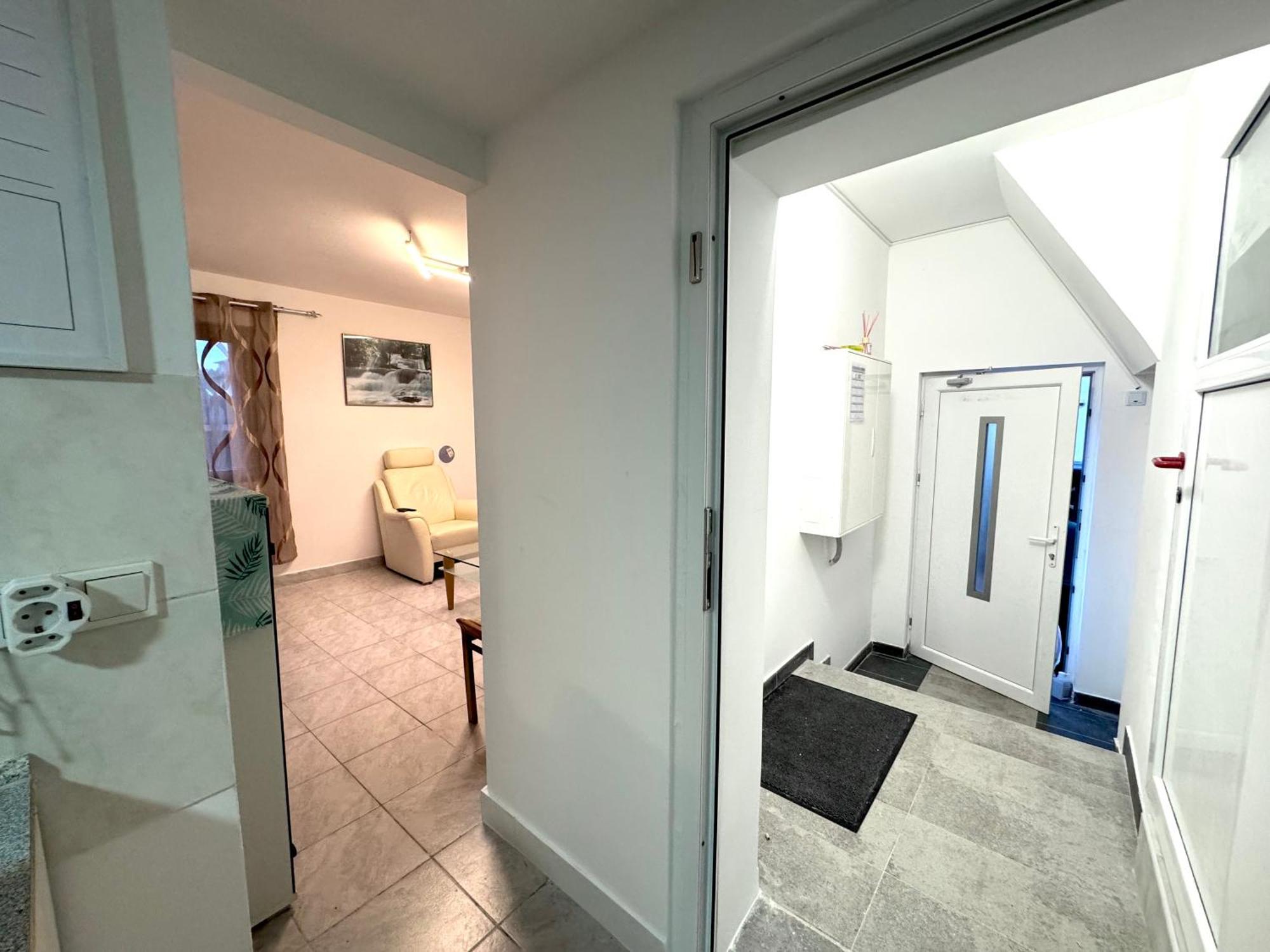 Apartment Charmante, Moeblierte Im Panda-stil *