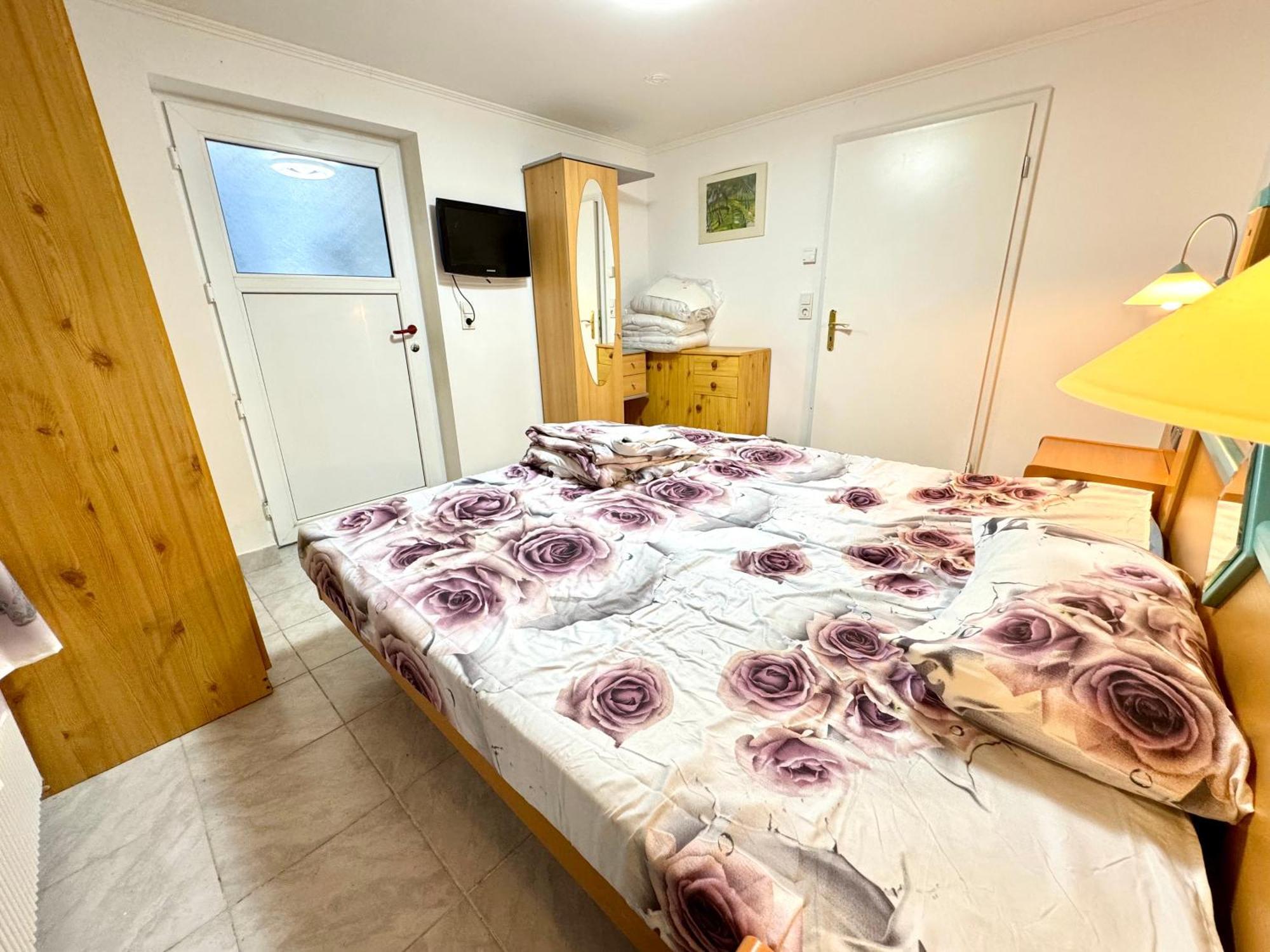 Apartment Charmante, Moeblierte Im Panda-stil *
